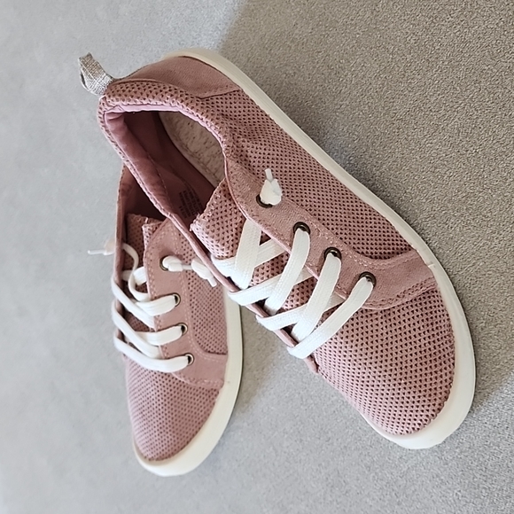 Maurices Shoes - Size 8.5 Slip-on Sneaker ( New without tags)